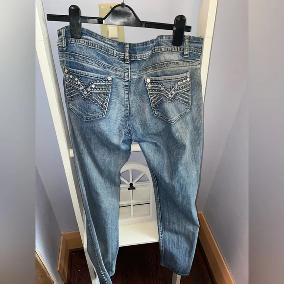 Designer Jeans with Detailed Rear - Picture 2 of 4